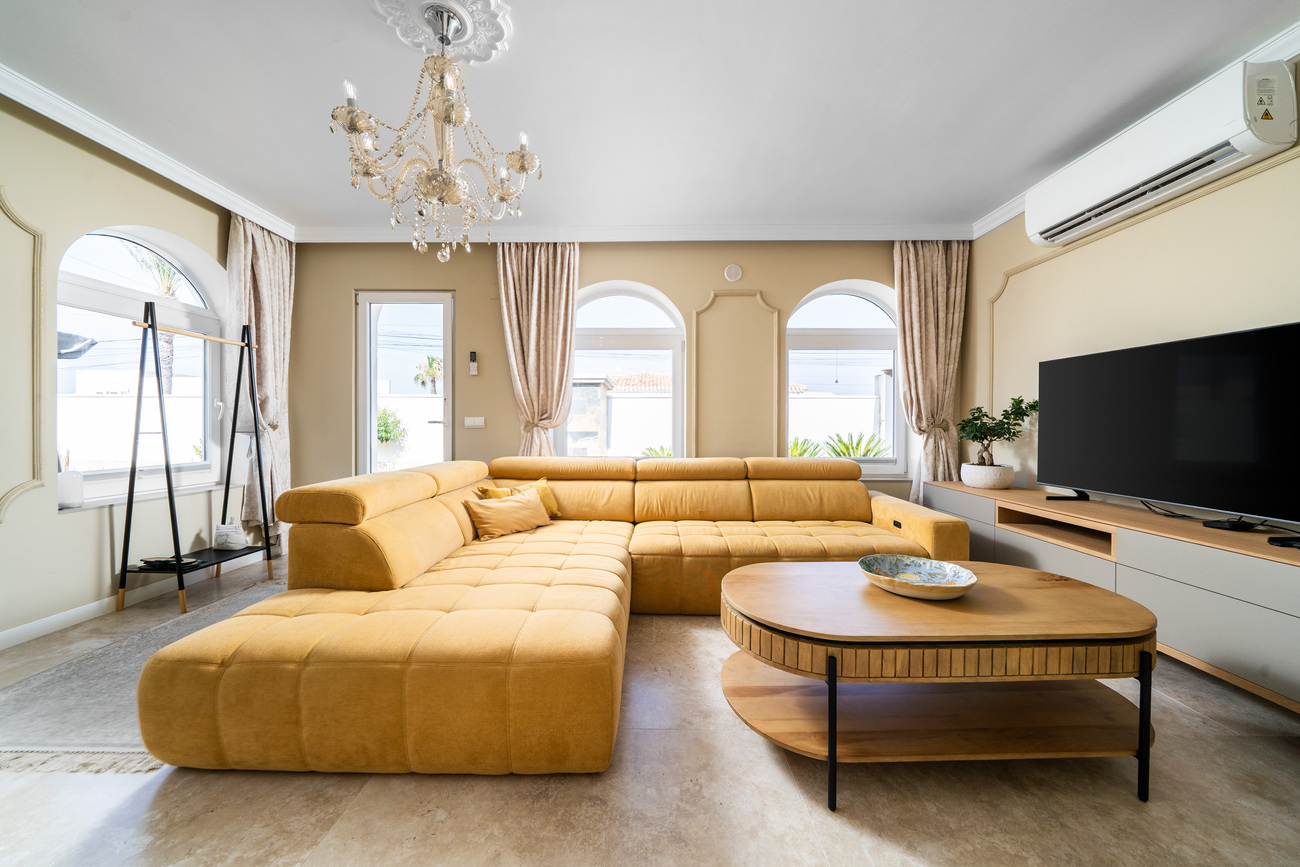 For sale - 4 Bedroom 3 Bathroom Villa in Torrevieja - Torreta  - Alicante