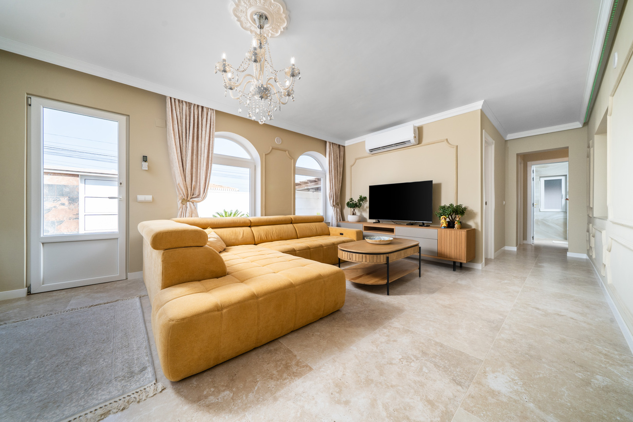 For sale - 4 Bedroom 3 Bathroom Villa in Torrevieja - Torreta  - Alicante