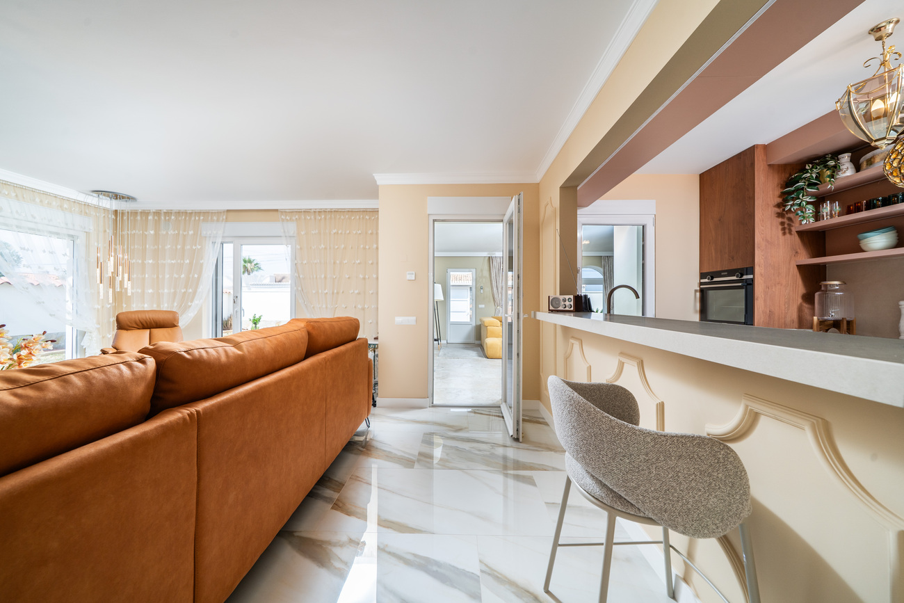 For sale - 4 Bedroom 3 Bathroom Villa in Torrevieja - Torreta  - Alicante