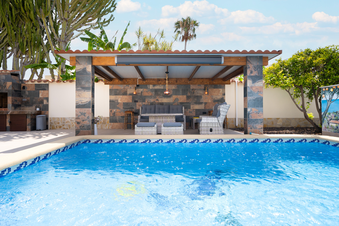 For sale - 4 Bedroom 3 Bathroom Villa in Torrevieja - Torreta  - Alicante