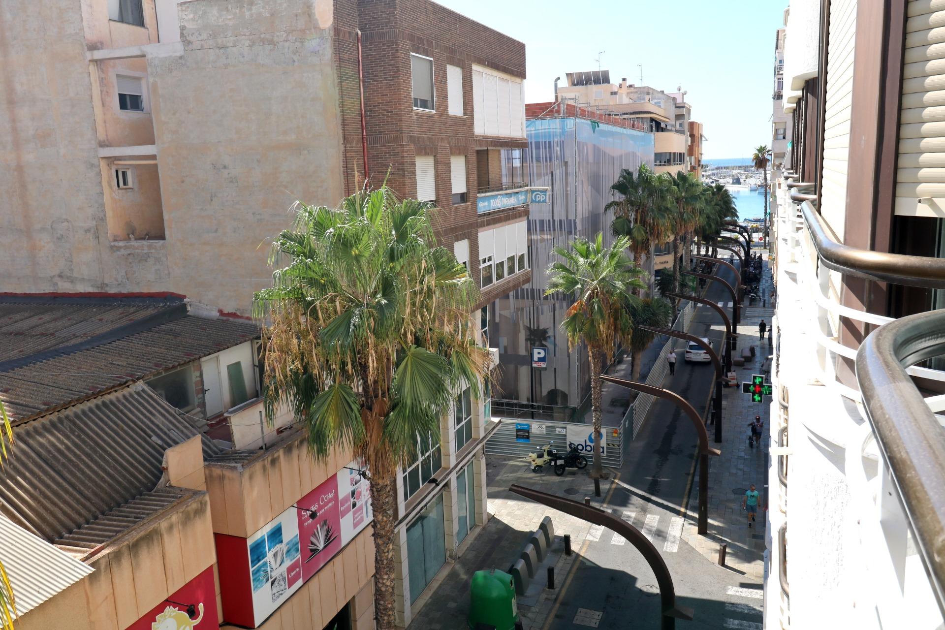 For sale - 3 Bedroom 1 Bathroom Apartment in Torrevieja - Torrevieja  - Alicante