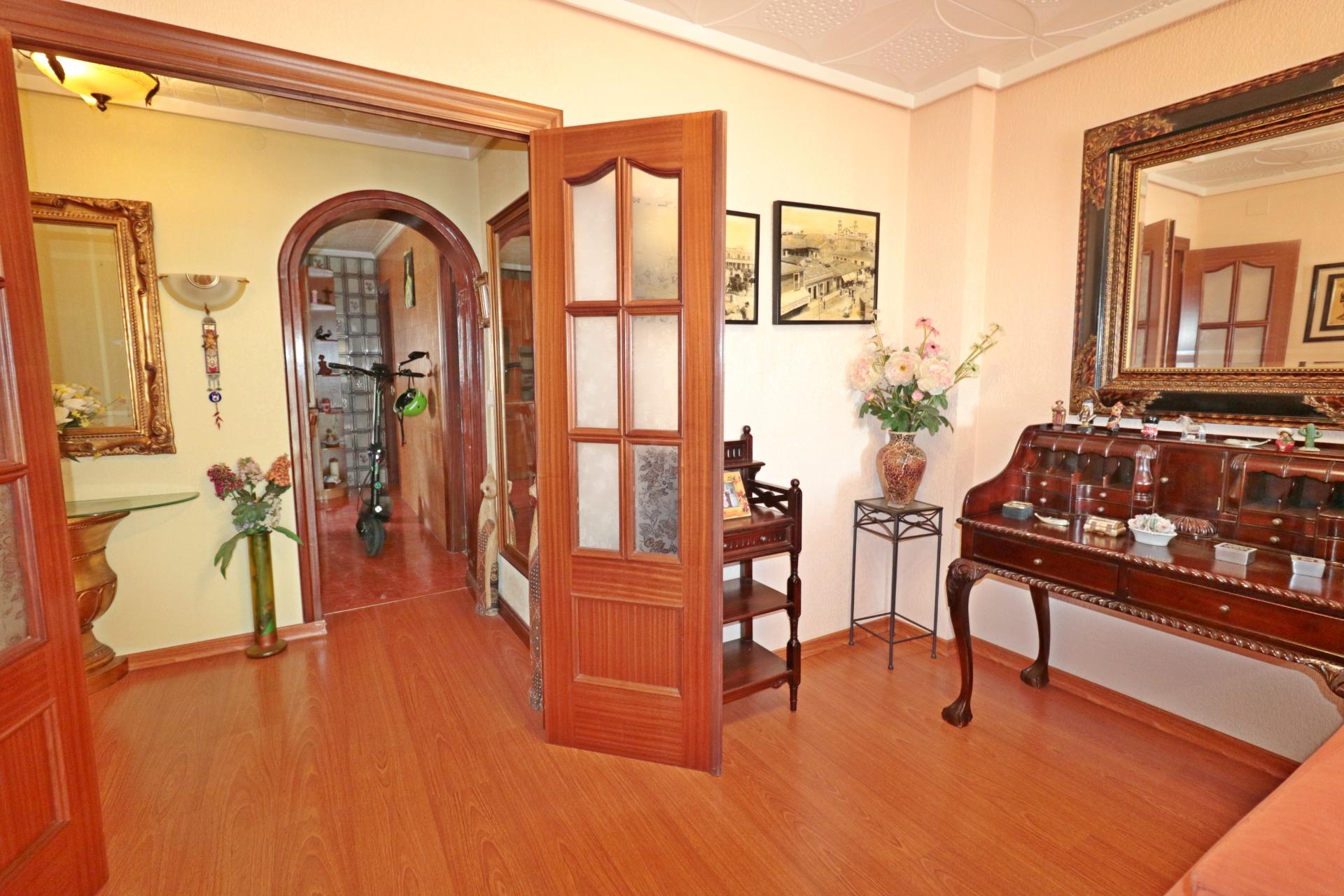 For sale - 3 Bedroom 1 Bathroom Apartment in Torrevieja - Torrevieja  - Alicante