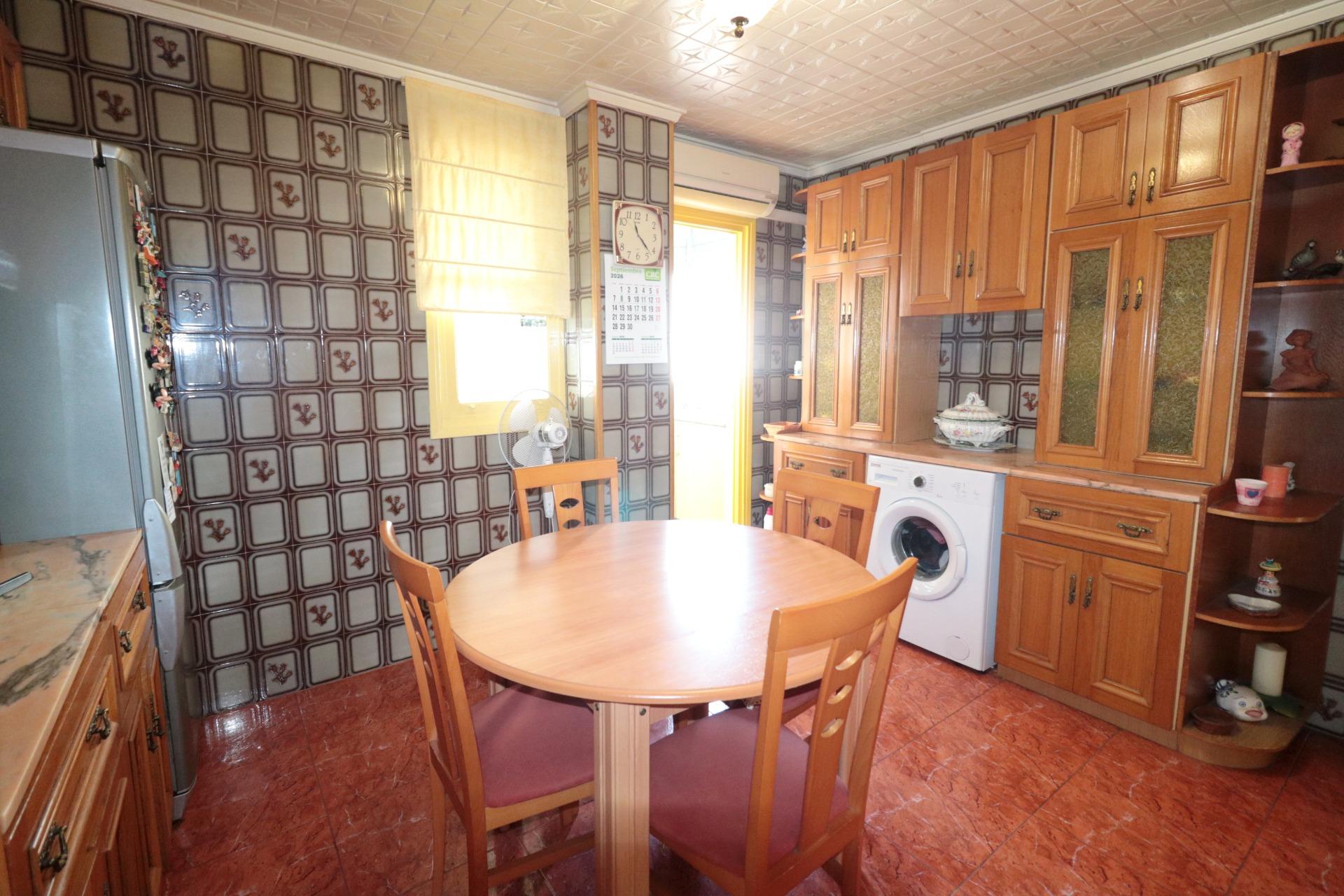 For sale - 3 Bedroom 1 Bathroom Apartment in Torrevieja - Torrevieja  - Alicante