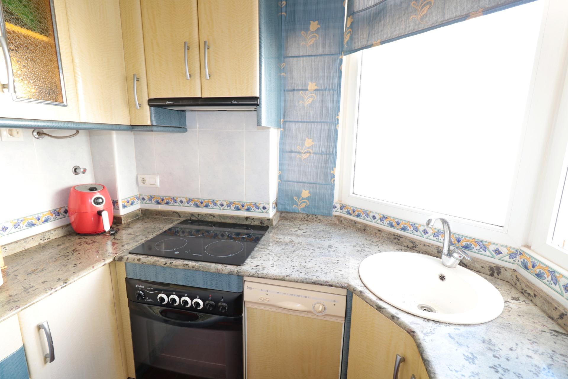 For sale - 3 Bedroom 1 Bathroom Apartment in Torrevieja - Torrevieja  - Alicante