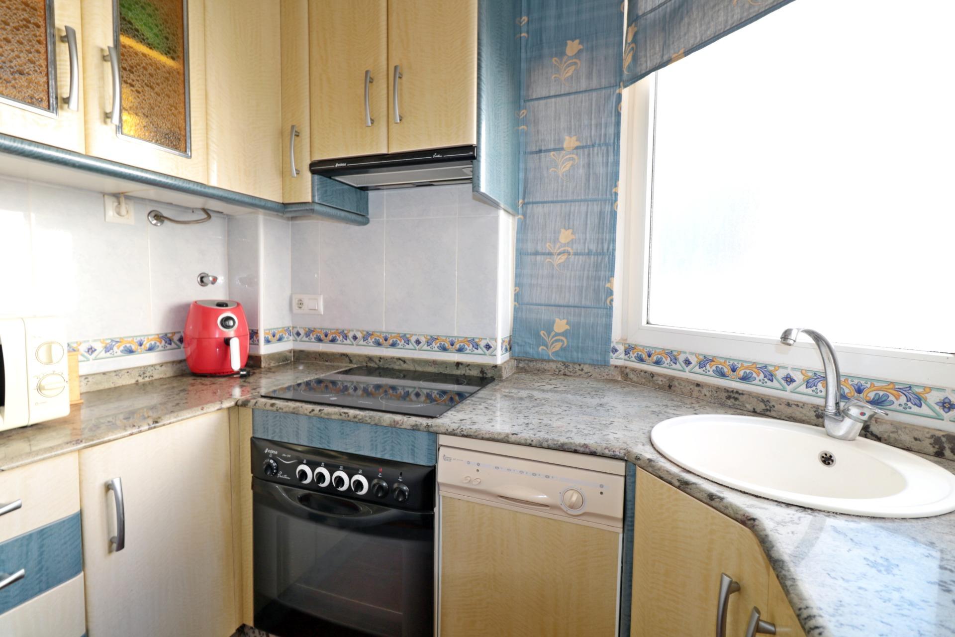 For sale - 3 Bedroom 1 Bathroom Apartment in Torrevieja - Torrevieja  - Alicante