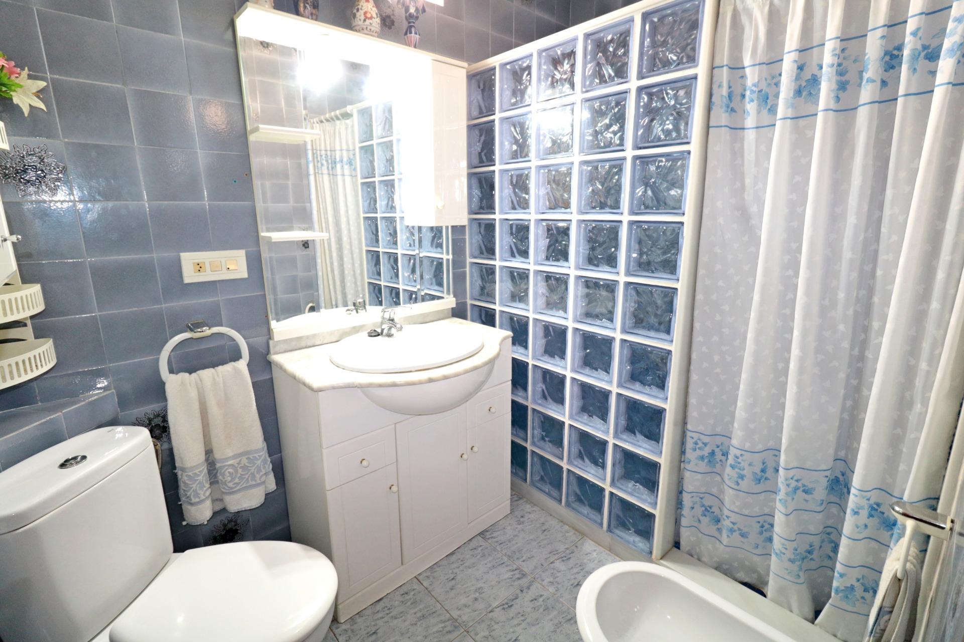 For sale - 3 Bedroom 1 Bathroom Apartment in Torrevieja - Torrevieja  - Alicante