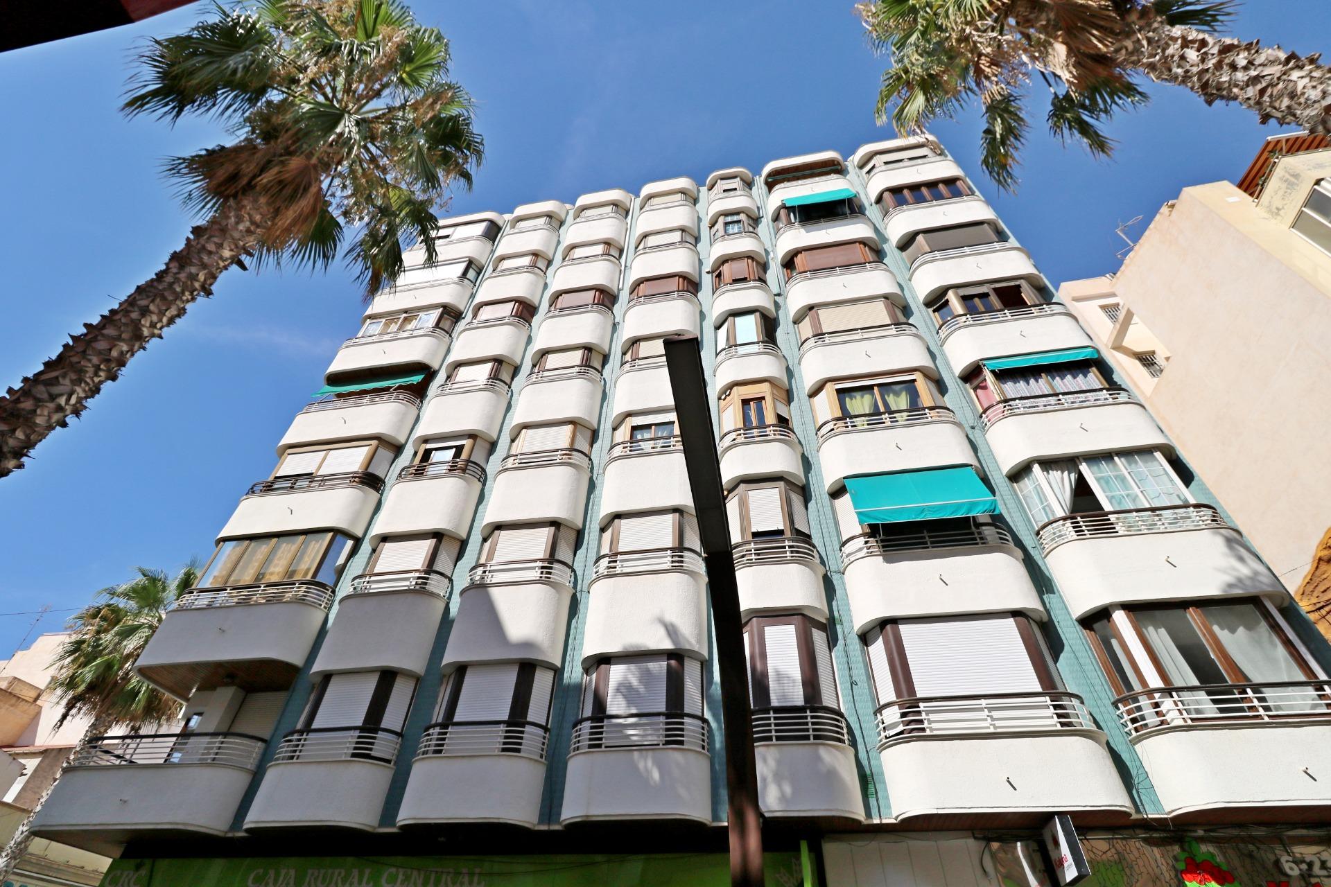 For sale - 3 Bedroom 1 Bathroom Apartment in Torrevieja - Torrevieja  - Alicante