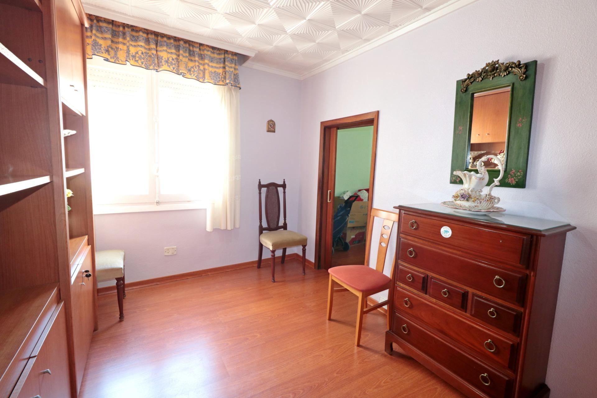 For sale - 3 Bedroom 1 Bathroom Apartment in Torrevieja - Torrevieja  - Alicante