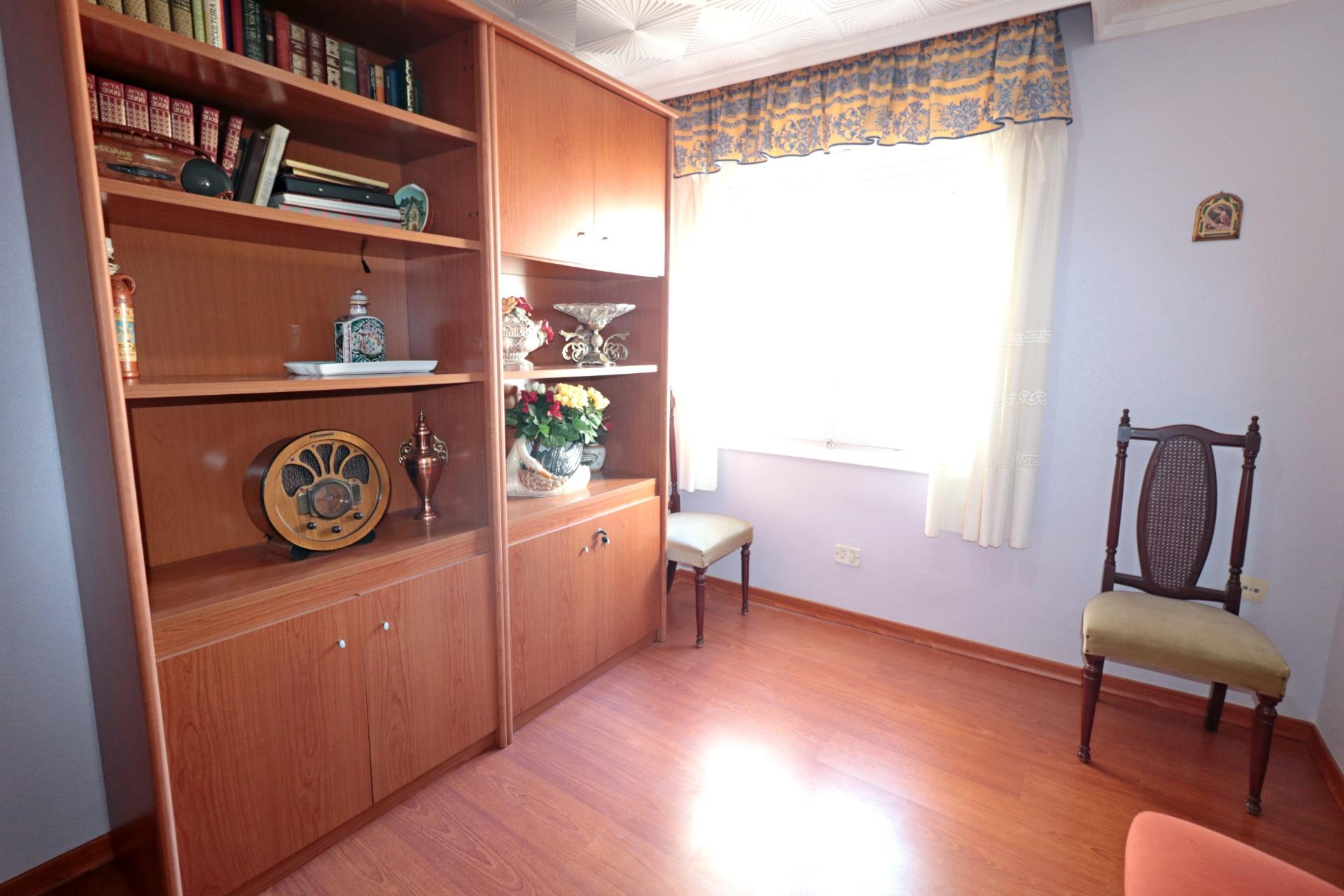 For sale - 3 Bedroom 1 Bathroom Apartment in Torrevieja - Torrevieja  - Alicante