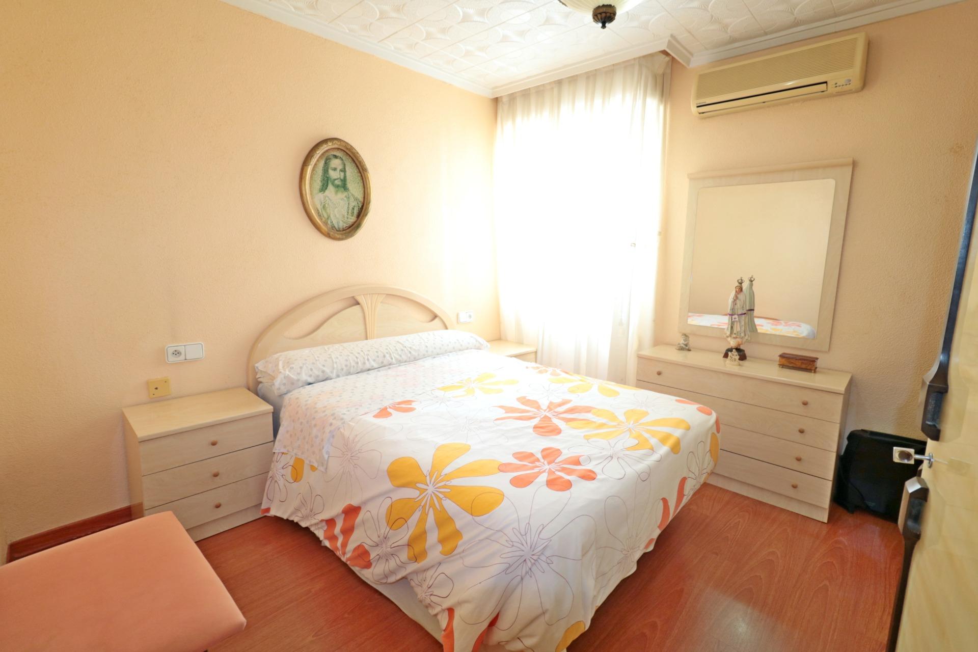 For sale - 3 Bedroom 1 Bathroom Apartment in Torrevieja - Torrevieja  - Alicante