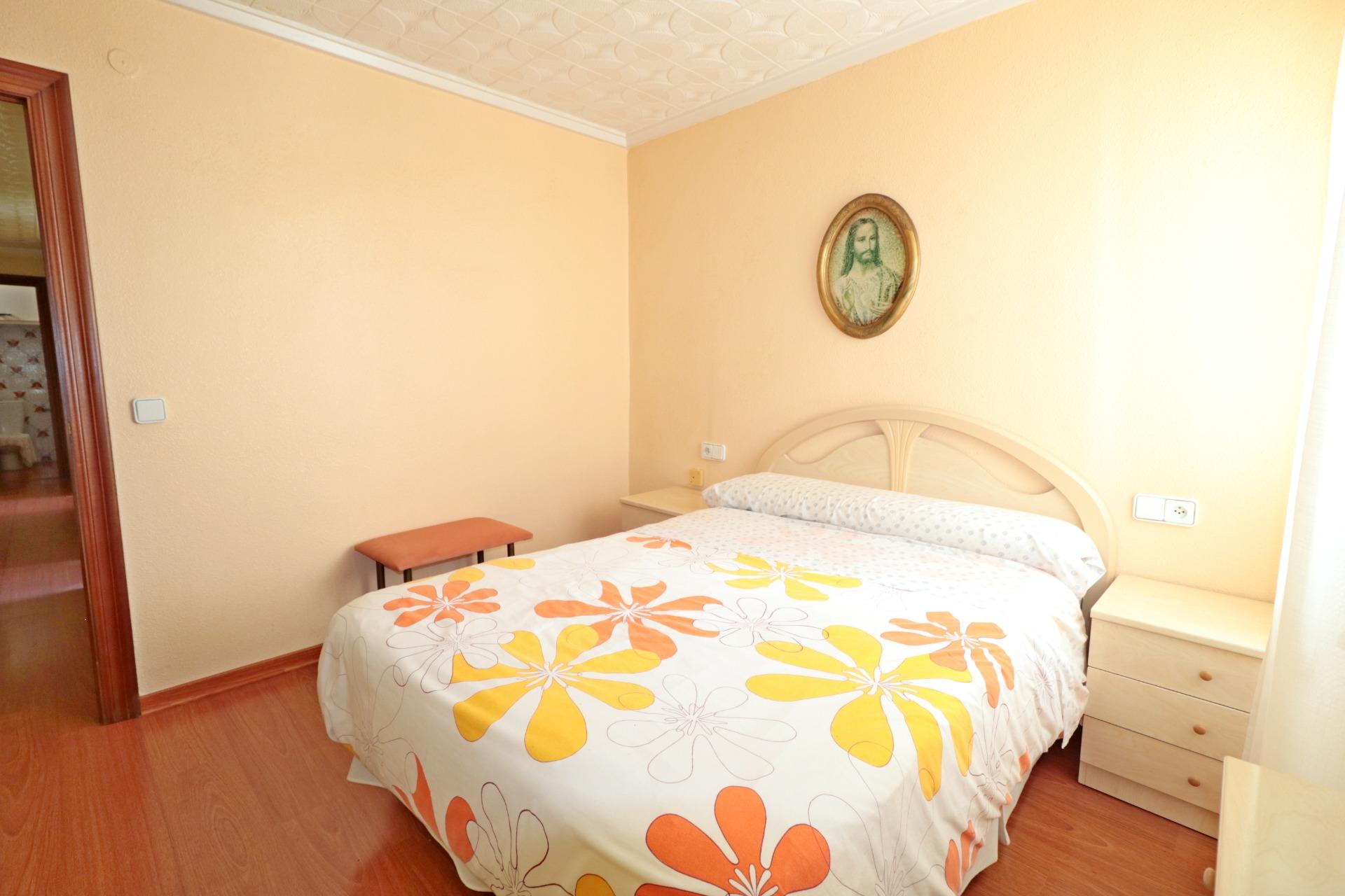 For sale - 3 Bedroom 1 Bathroom Apartment in Torrevieja - Torrevieja  - Alicante