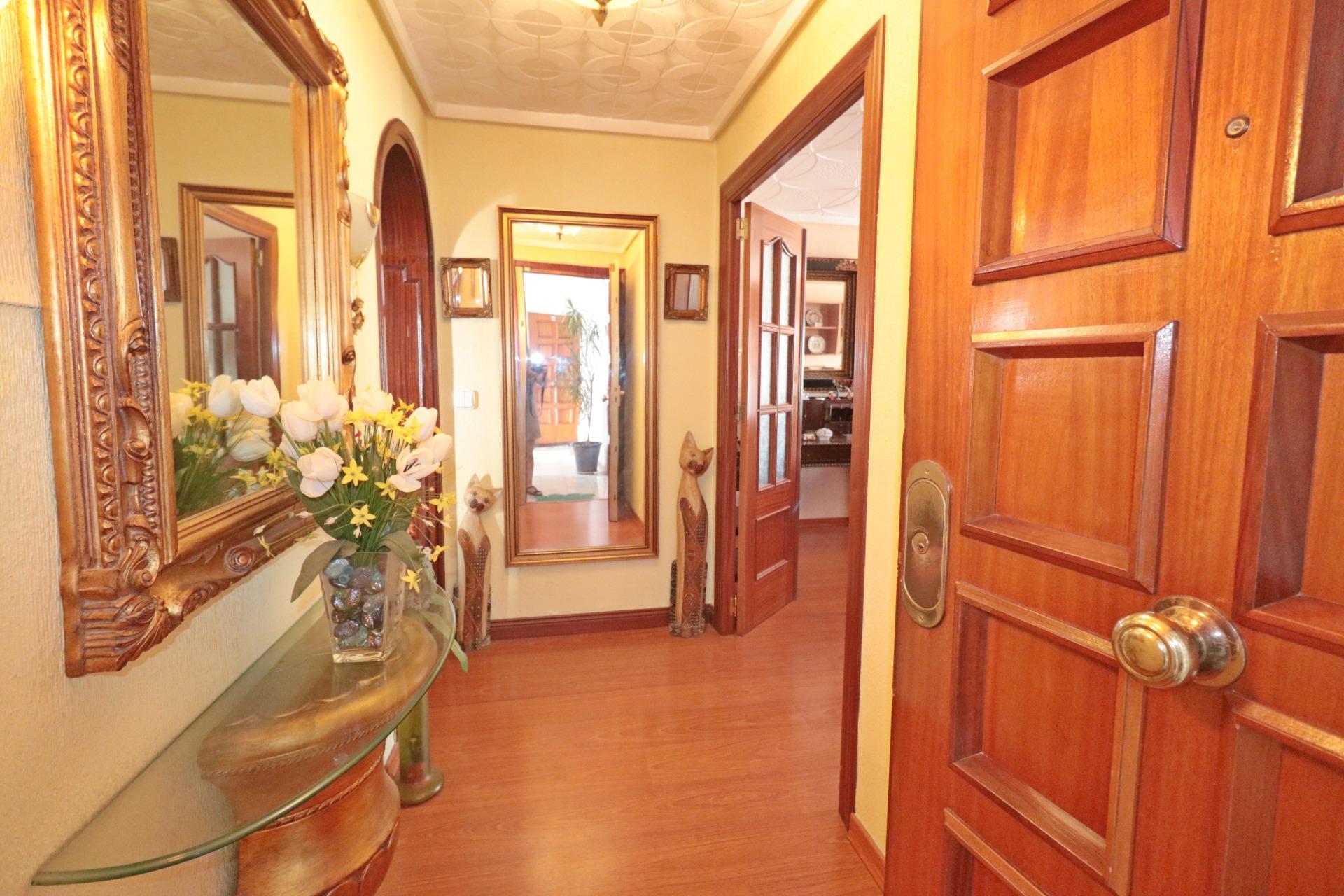 For sale - 3 Bedroom 1 Bathroom Apartment in Torrevieja - Torrevieja  - Alicante