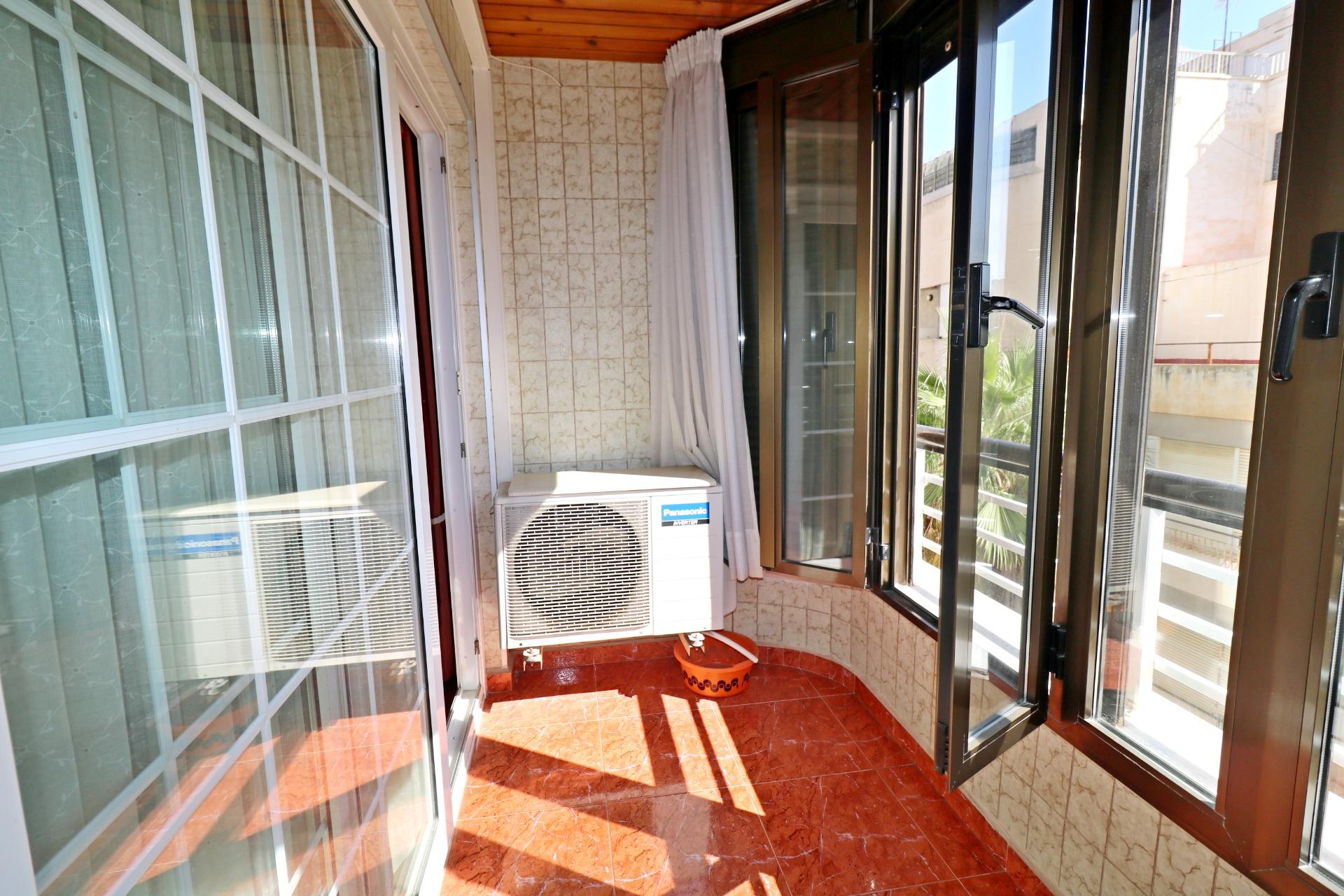 For sale - 3 Bedroom 1 Bathroom Apartment in Torrevieja - Torrevieja  - Alicante