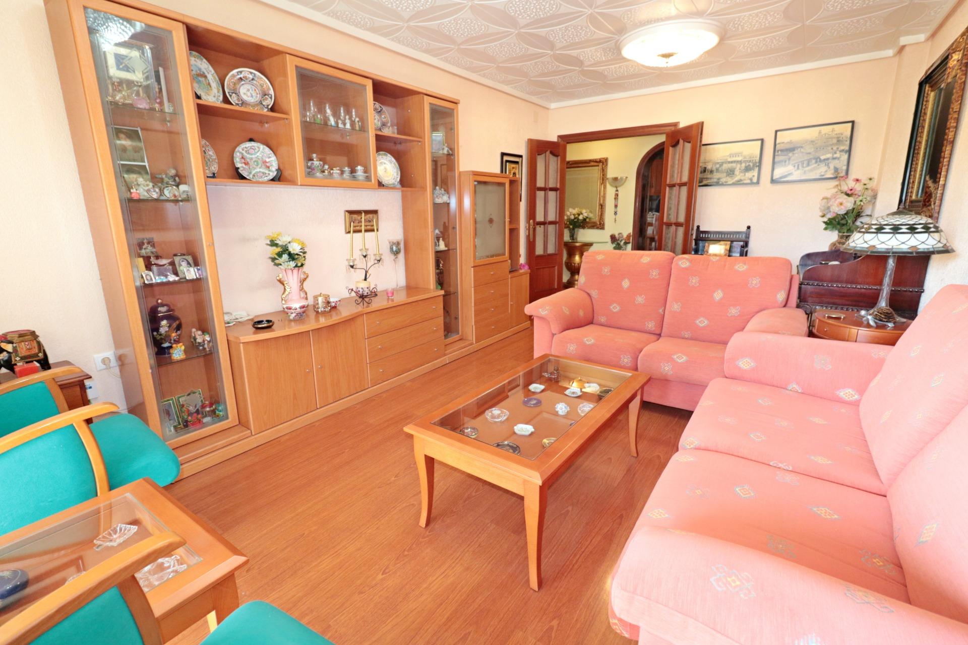 For sale - 3 Bedroom 1 Bathroom Apartment in Torrevieja - Torrevieja  - Alicante