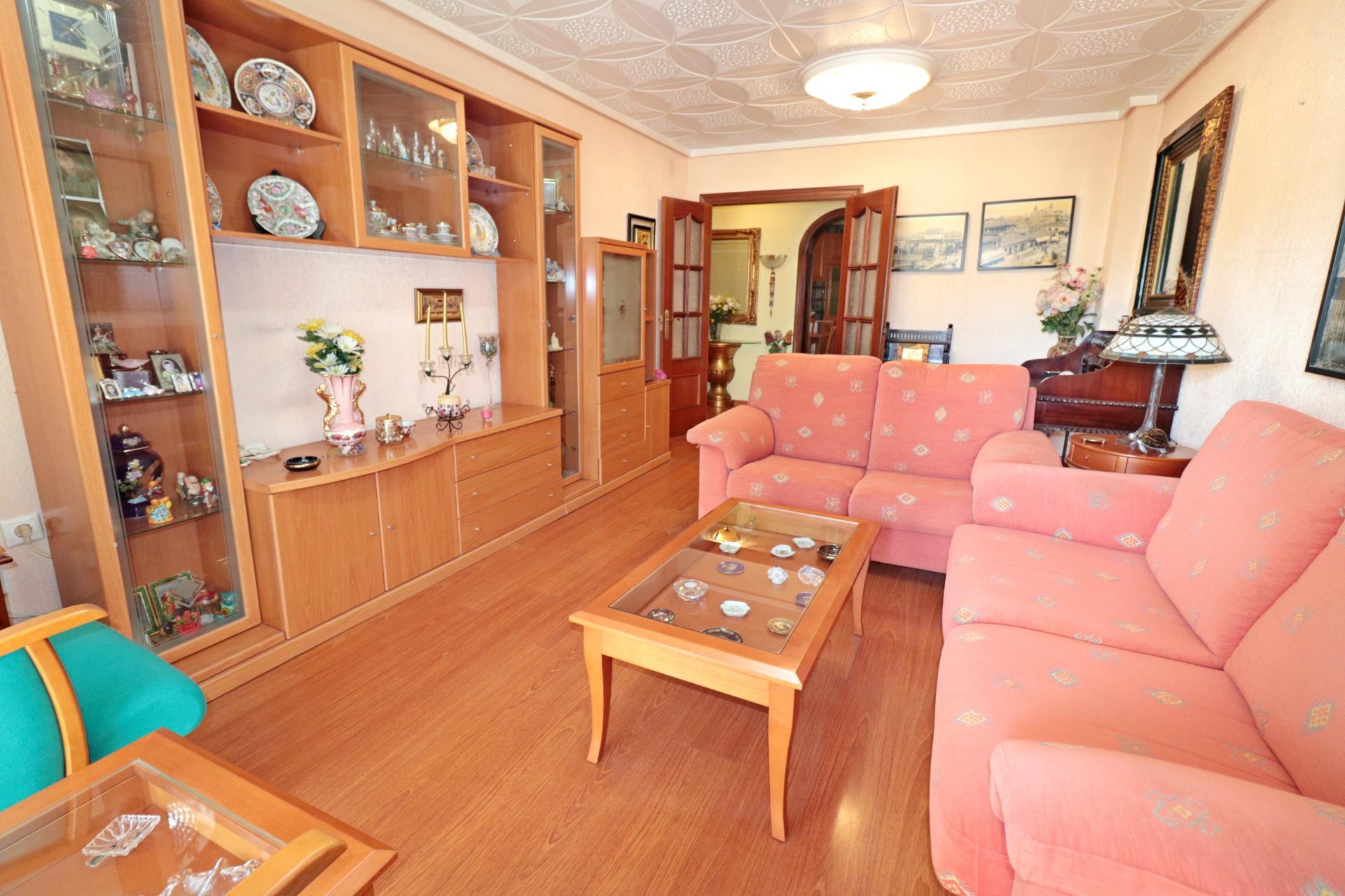 For sale - 3 Bedroom 1 Bathroom Apartment in Torrevieja - Torrevieja  - Alicante
