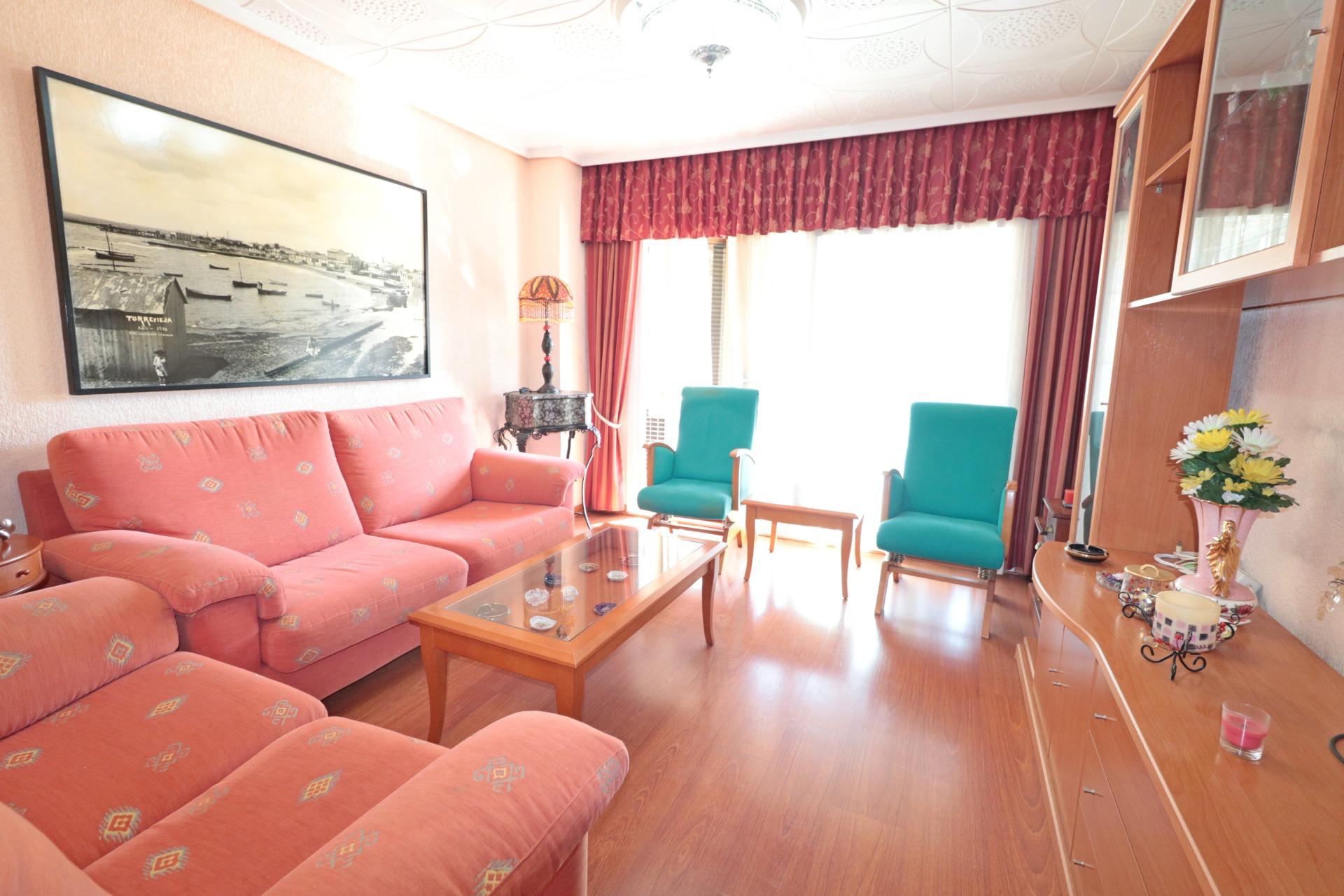For sale - 3 Bedroom 1 Bathroom Apartment in Torrevieja - Torrevieja  - Alicante