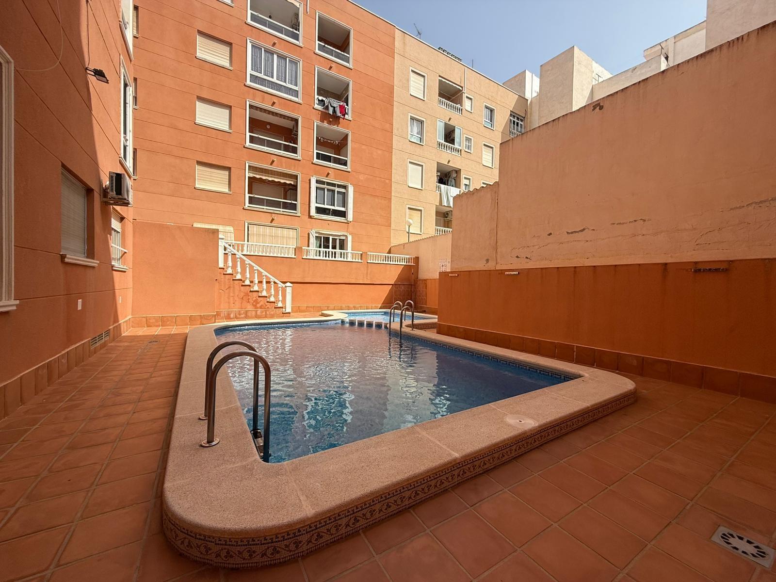 For sale - 2 Bedroom 1 Bathroom Apartment in Torrevieja - Curva Del Palangre  - Alicante