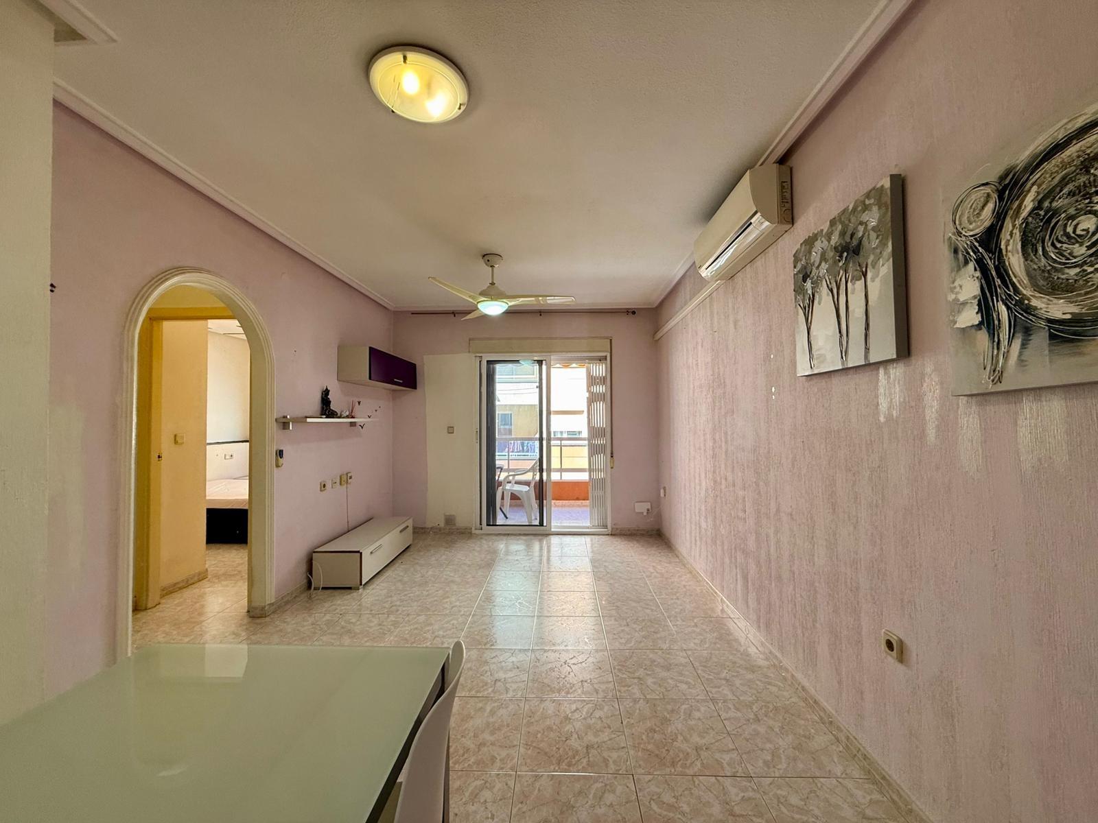 For sale - 2 Bedroom 1 Bathroom Apartment in Torrevieja - Curva Del Palangre  - Alicante