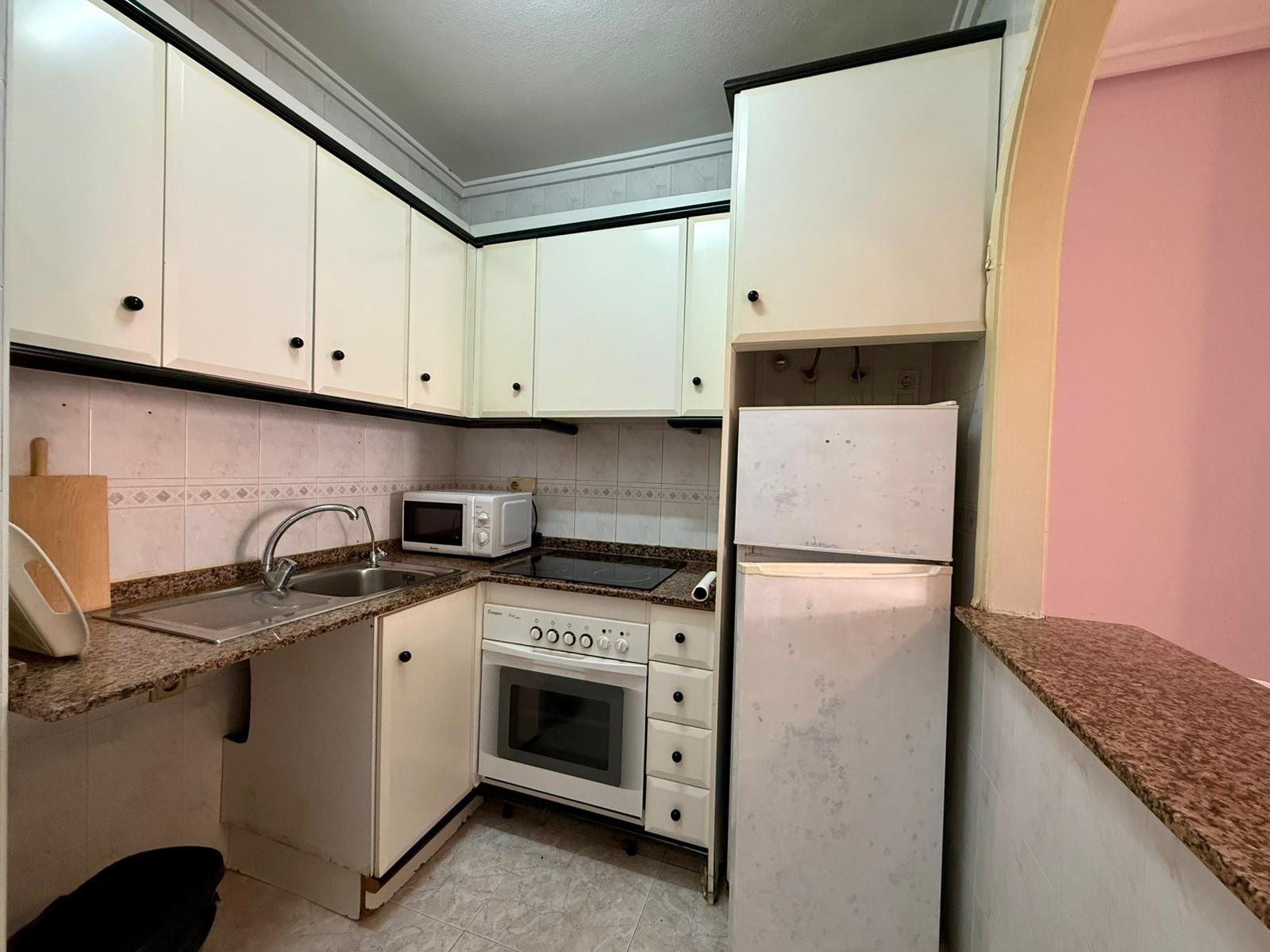 For sale - 2 Bedroom 1 Bathroom Apartment in Torrevieja - Curva Del Palangre  - Alicante