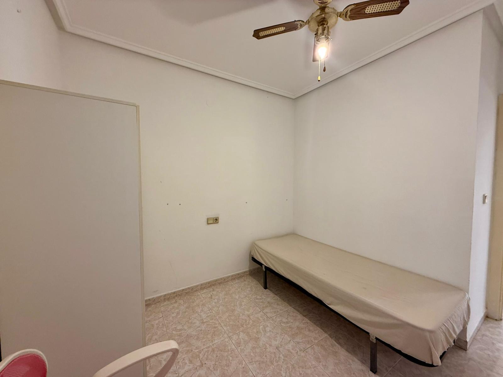 For sale - 2 Bedroom 1 Bathroom Apartment in Torrevieja - Curva Del Palangre  - Alicante