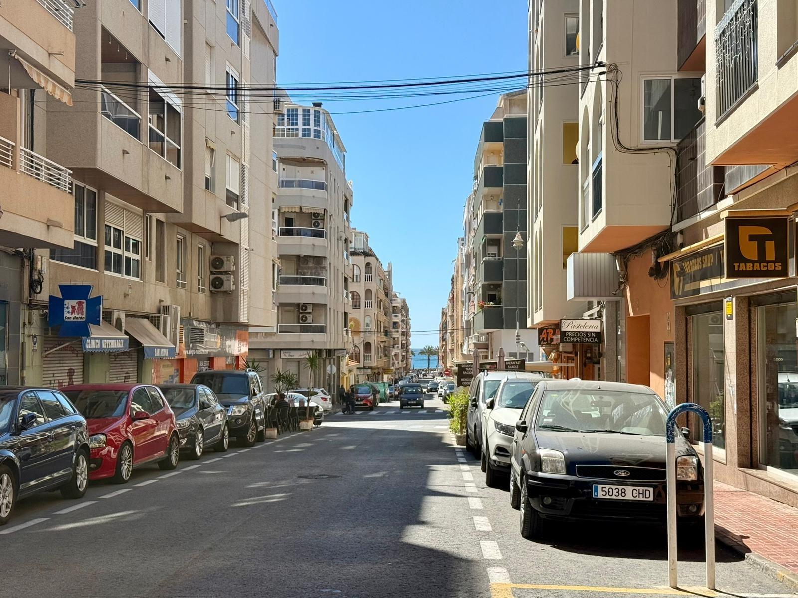 For sale - 2 Bedroom 1 Bathroom Apartment in Torrevieja - Curva Del Palangre  - Alicante