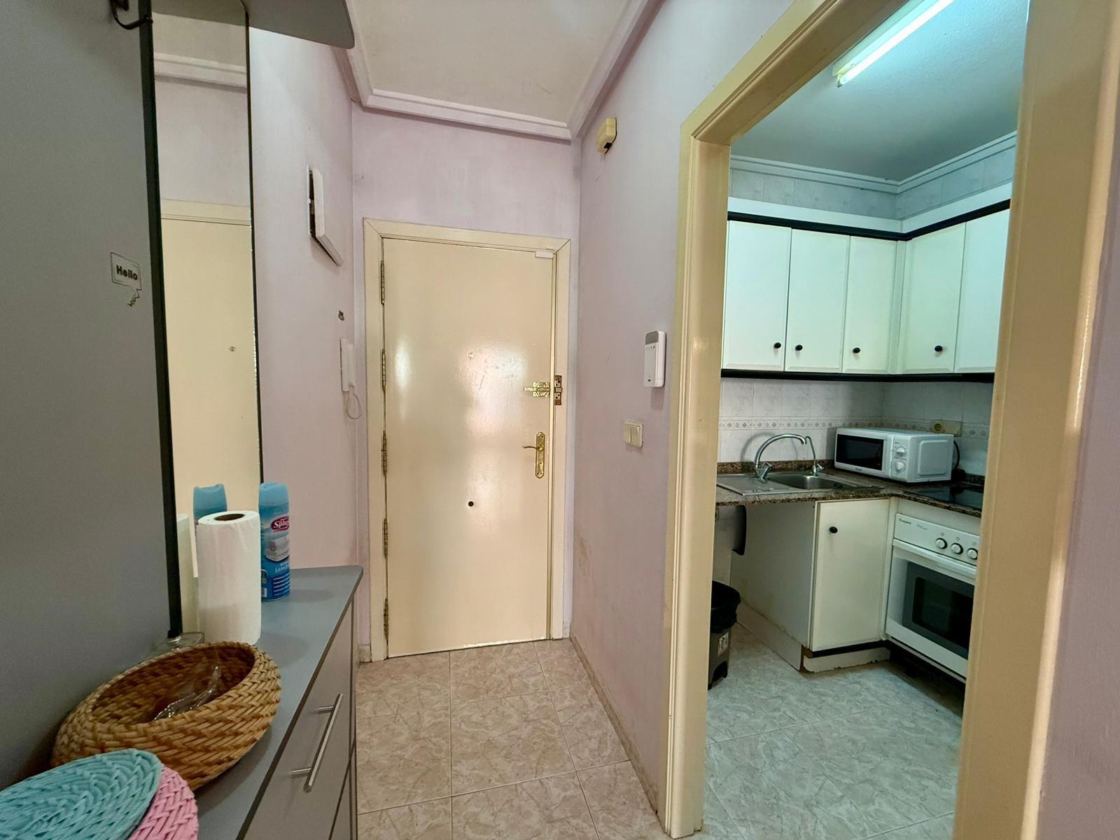 For sale - 2 Bedroom 1 Bathroom Apartment in Torrevieja - Curva Del Palangre  - Alicante