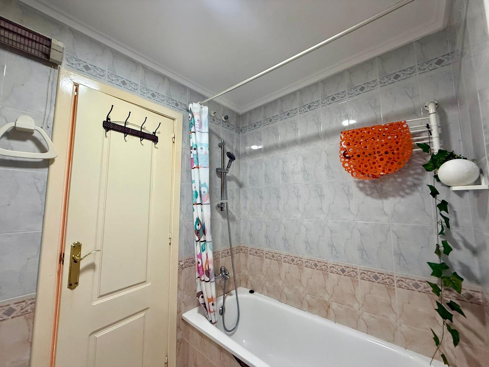 For sale - 2 Bedroom 1 Bathroom Apartment in Torrevieja - Curva Del Palangre  - Alicante