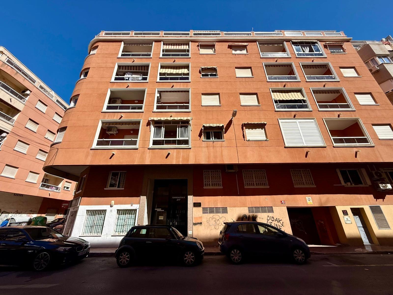 For sale - 2 Bedroom 1 Bathroom Apartment in Torrevieja - Curva Del Palangre  - Alicante