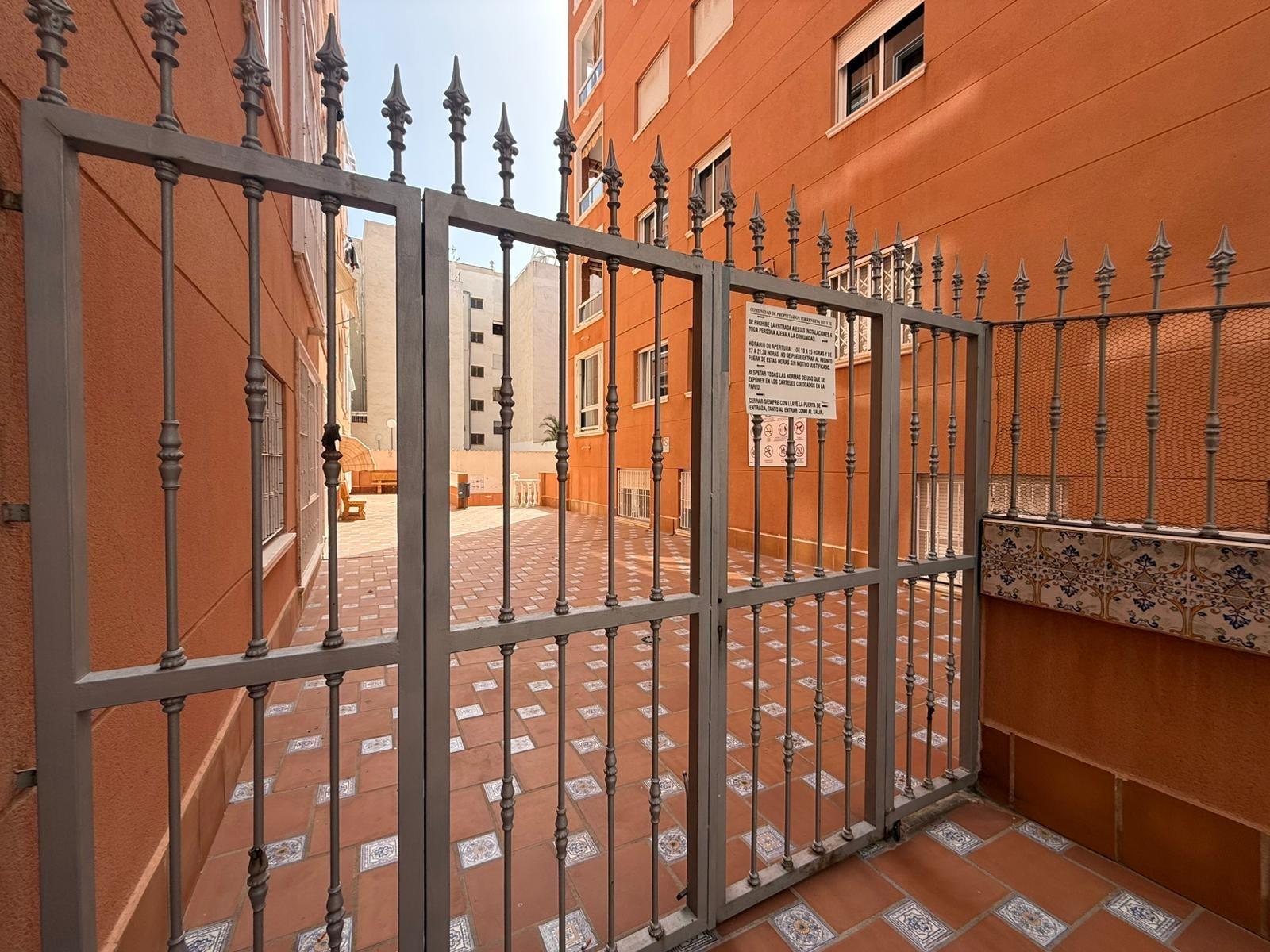 For sale - 2 Bedroom 1 Bathroom Apartment in Torrevieja - Curva Del Palangre  - Alicante