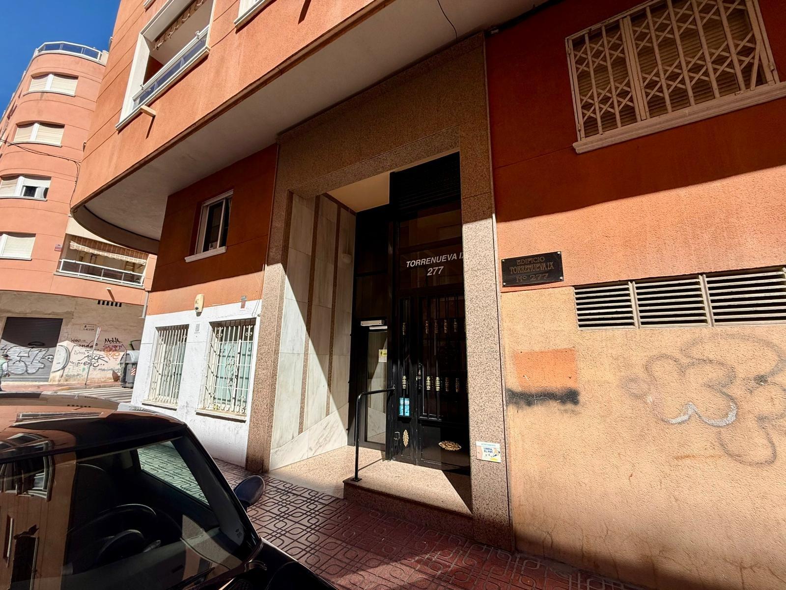For sale - 2 Bedroom 1 Bathroom Apartment in Torrevieja - Curva Del Palangre  - Alicante