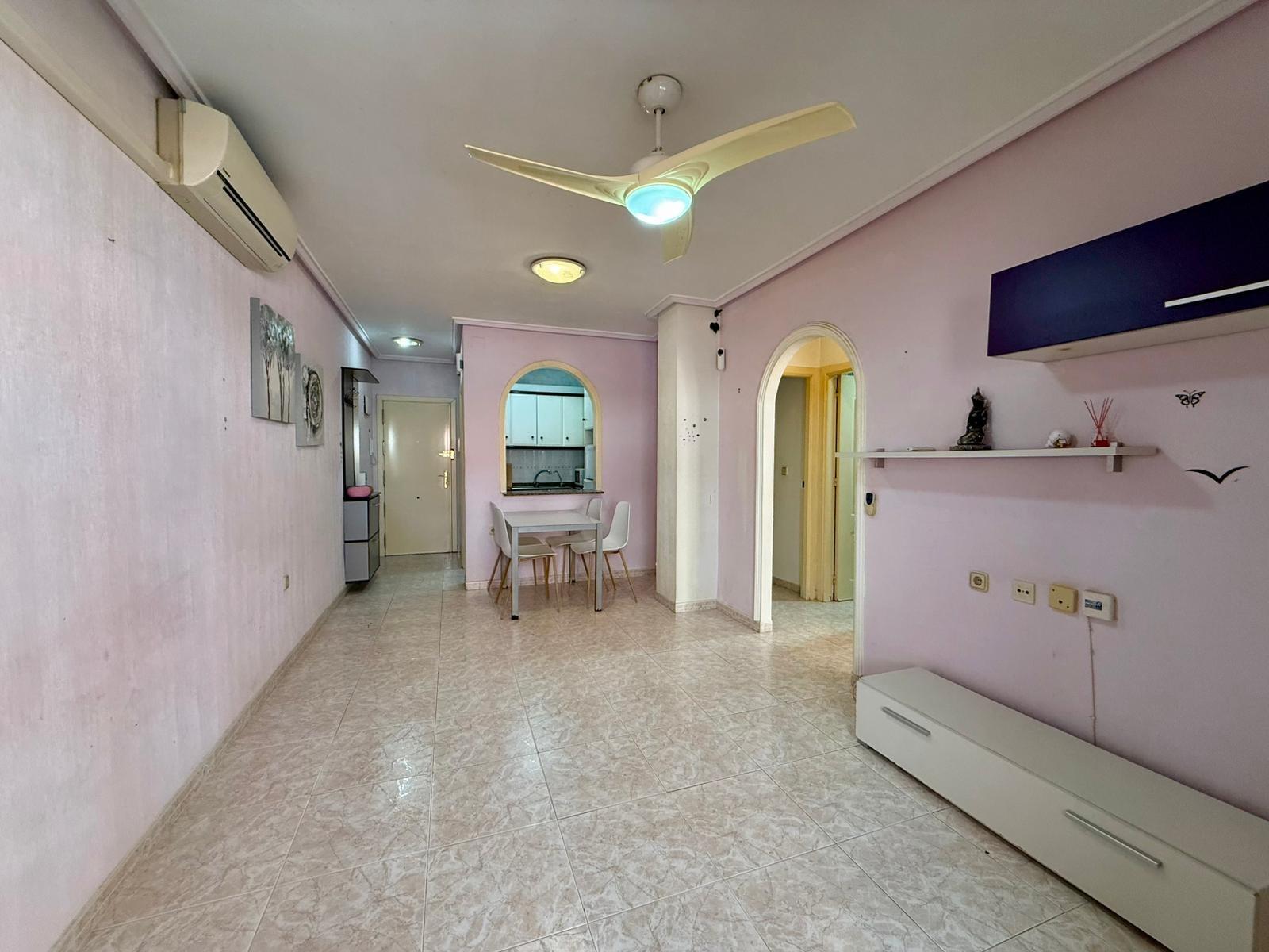 For sale - 2 Bedroom 1 Bathroom Apartment in Torrevieja - Curva Del Palangre  - Alicante