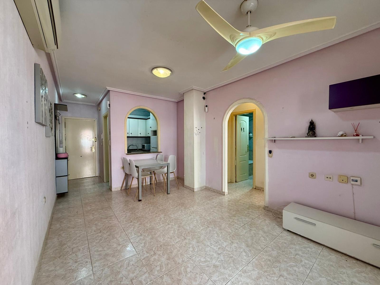 For sale - 2 Bedroom 1 Bathroom Apartment in Torrevieja - Curva Del Palangre  - Alicante