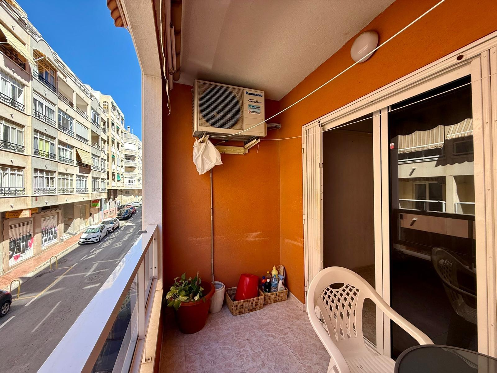 For sale - 2 Bedroom 1 Bathroom Apartment in Torrevieja - Curva Del Palangre  - Alicante