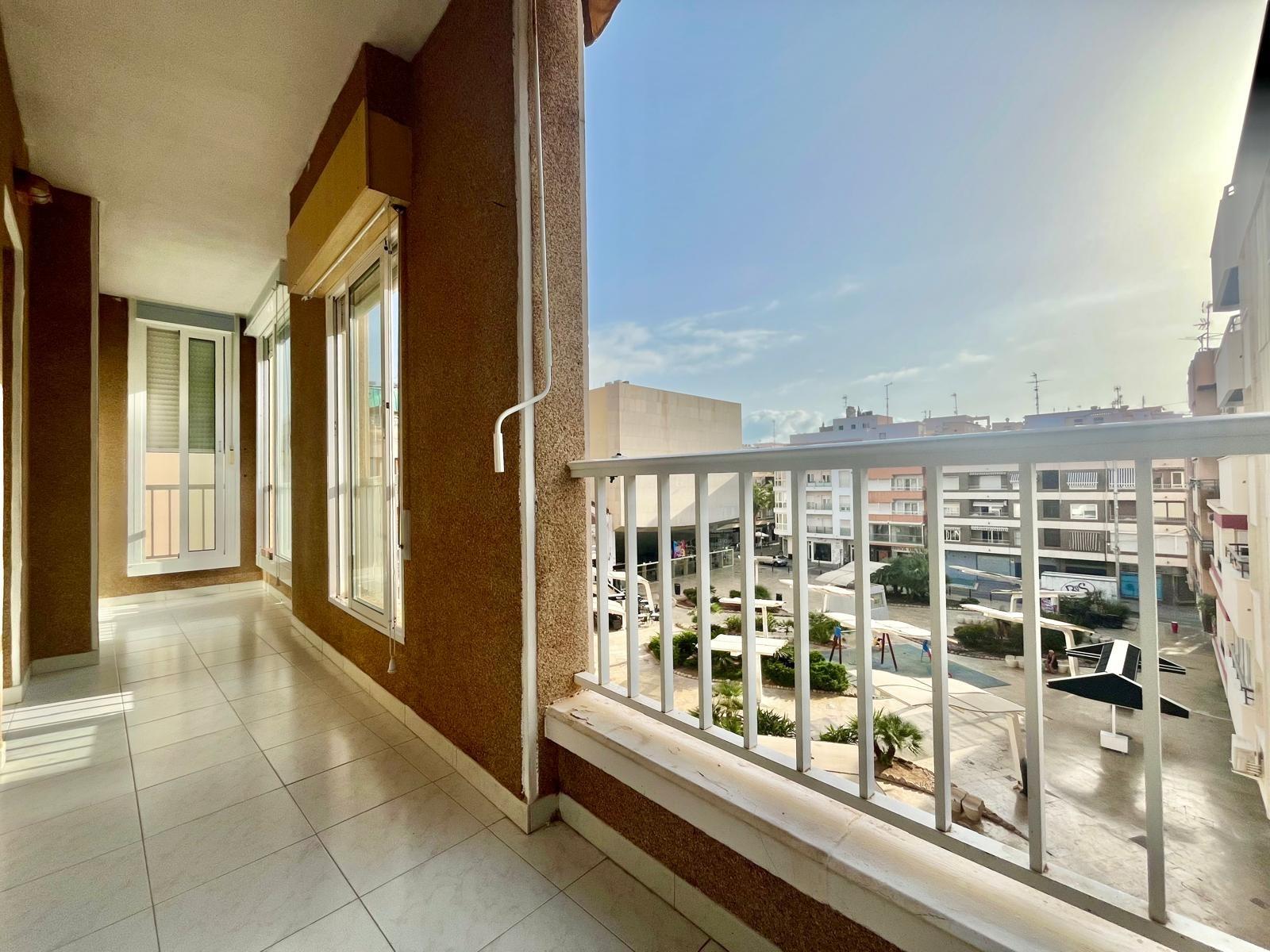 For sale - 3 Bedroom 2 Bathroom Apartment in Torrevieja - Torrevieja  - Alicante