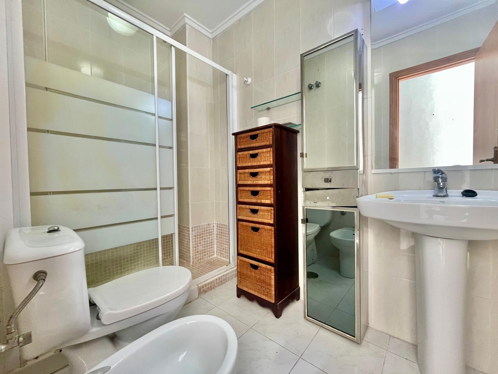 For sale - 3 Bedroom 2 Bathroom Apartment in Torrevieja - Torrevieja  - Alicante