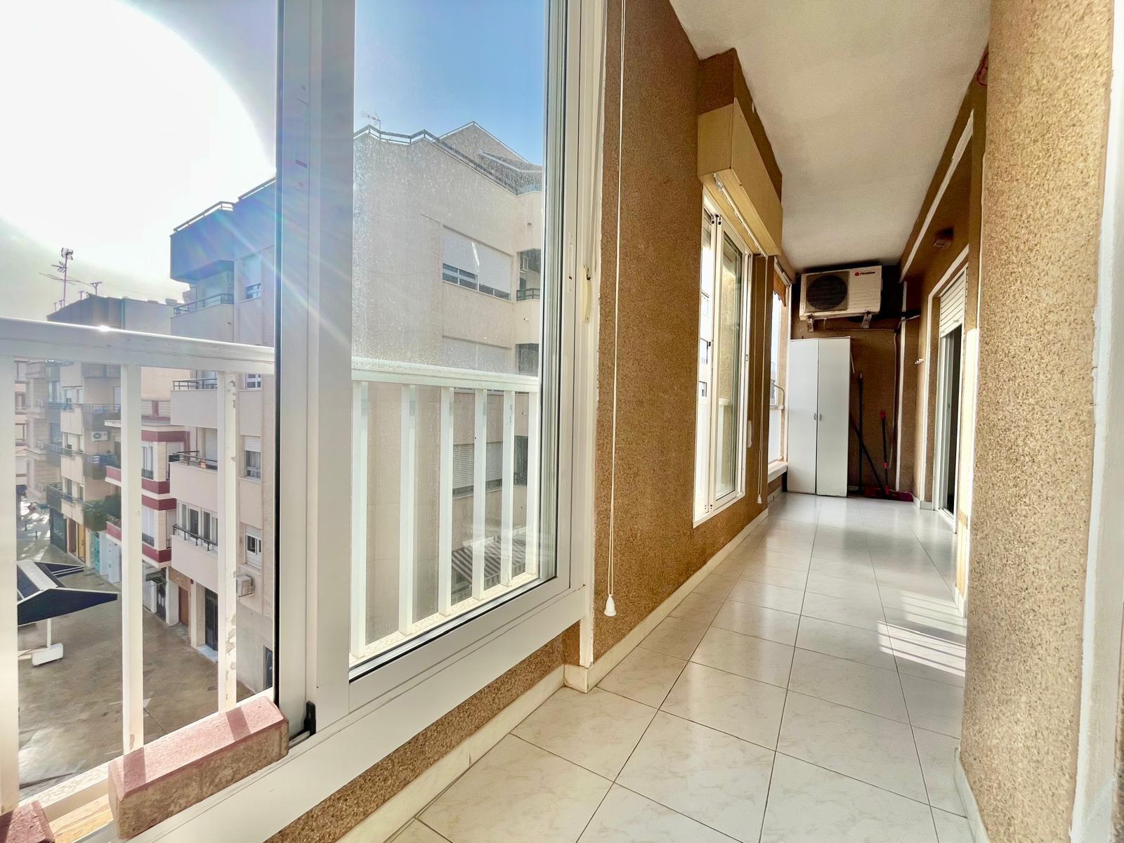 For sale - 3 Bedroom 2 Bathroom Apartment in Torrevieja - Torrevieja  - Alicante