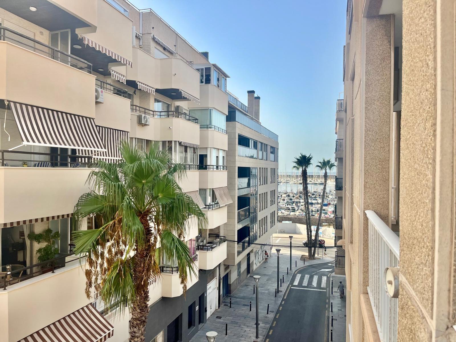 For sale - 3 Bedroom 2 Bathroom Apartment in Torrevieja - Torrevieja  - Alicante