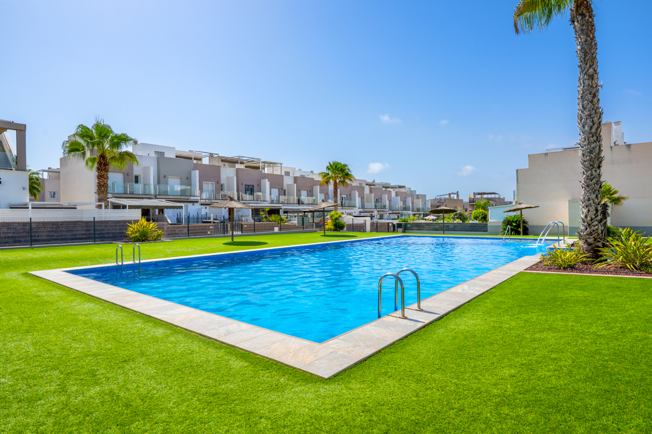 For sale - 4 Bedroom 3 Bathroom Town House in Torrevieja - Costa Blanca  - Alicante