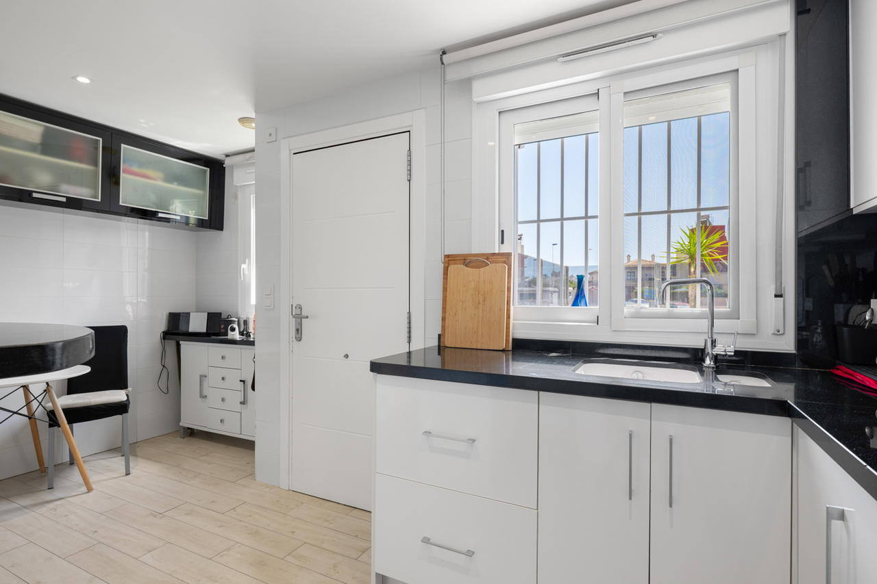 For sale - 4 Bedroom 3 Bathroom Town House in Torrevieja - Costa Blanca  - Alicante