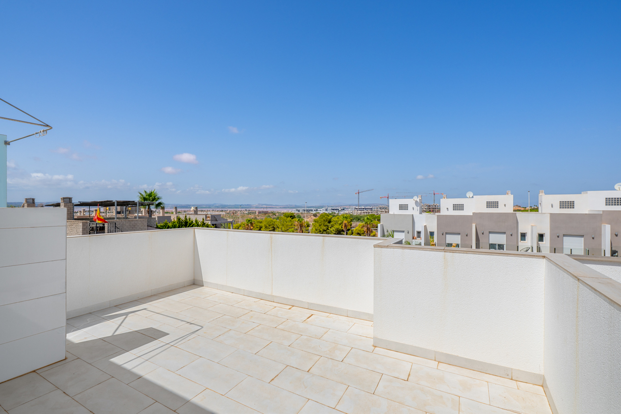 For sale - 4 Bedroom 3 Bathroom Town House in Torrevieja - Costa Blanca  - Alicante