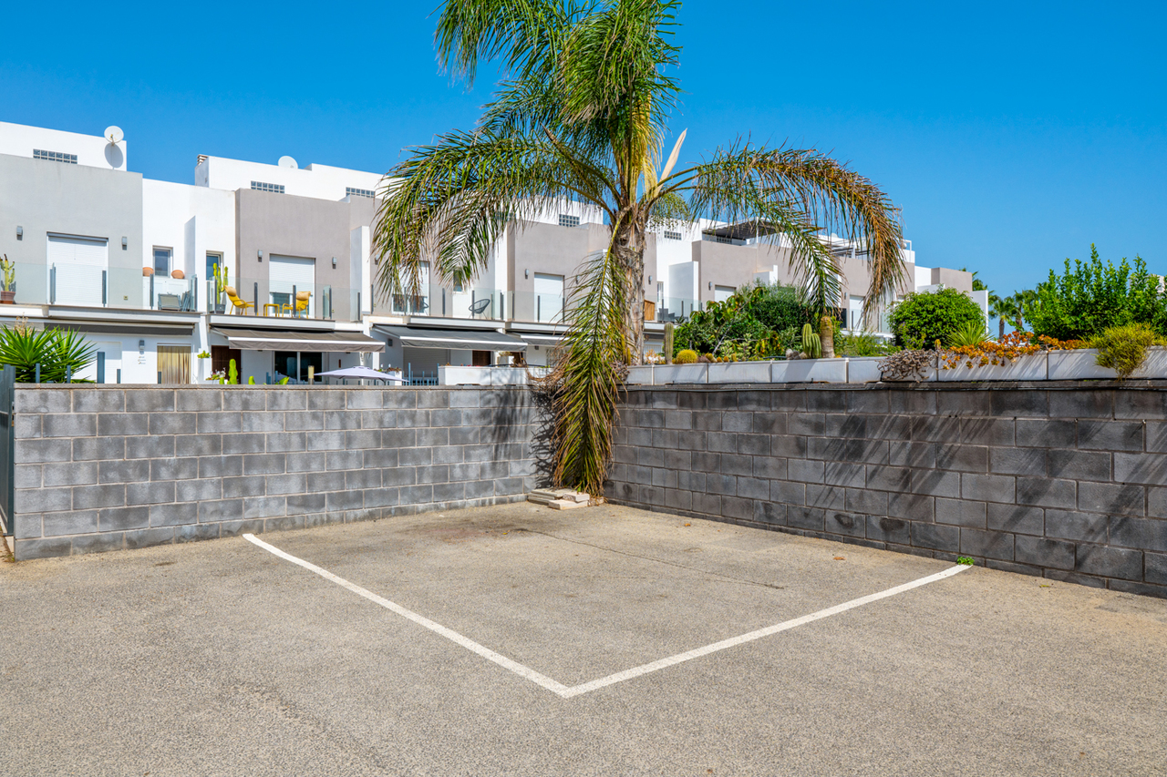 For sale - 4 Bedroom 3 Bathroom Town House in Torrevieja - Costa Blanca  - Alicante