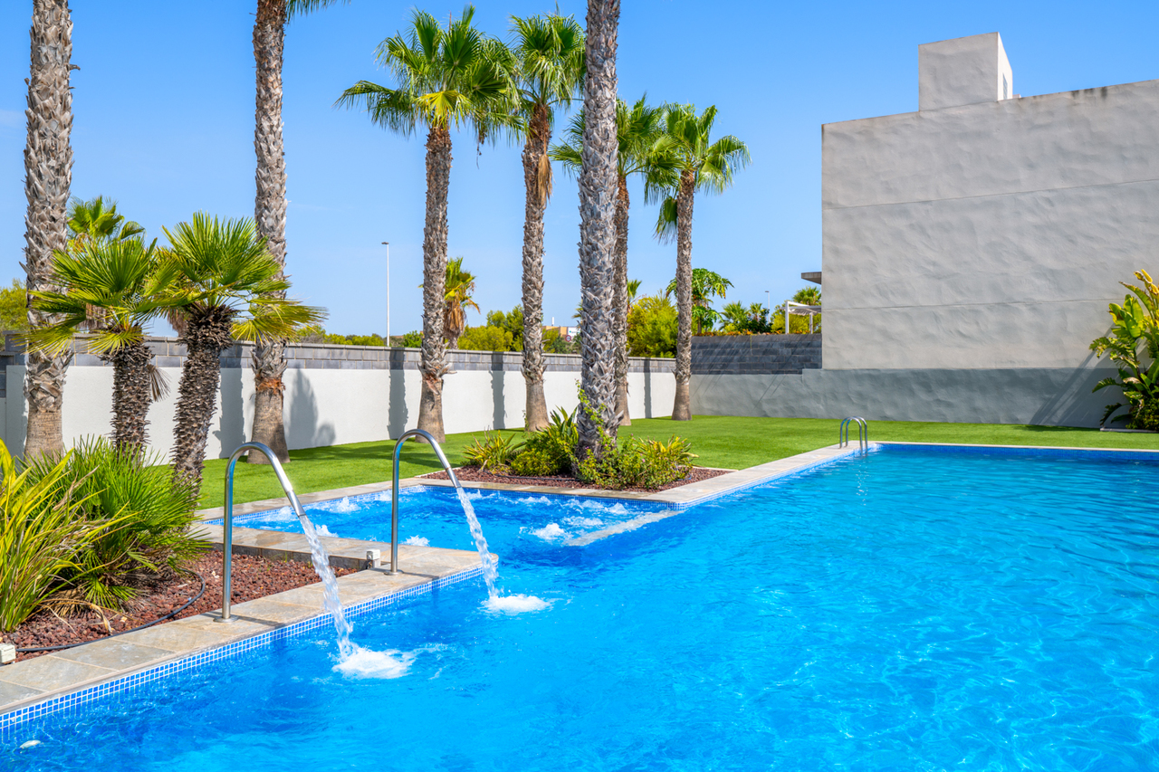 For sale - 4 Bedroom 3 Bathroom Town House in Torrevieja - Costa Blanca  - Alicante