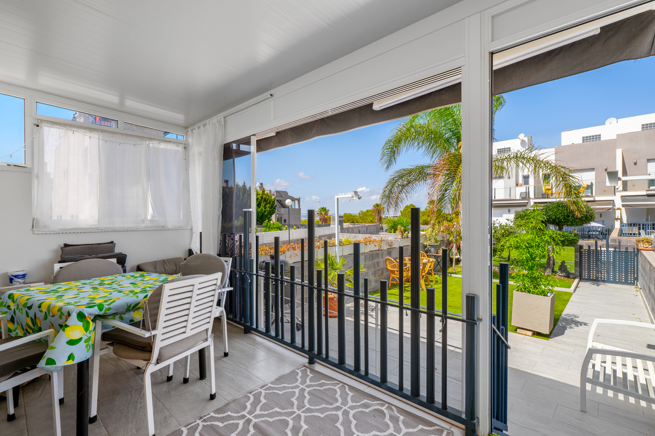 For sale - 4 Bedroom 3 Bathroom Town House in Torrevieja - Costa Blanca  - Alicante