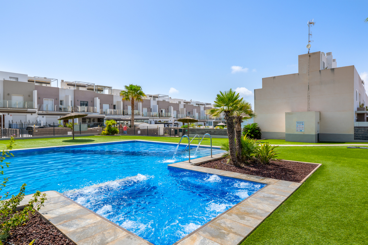 For sale - 4 Bedroom 3 Bathroom Town House in Torrevieja - Costa Blanca  - Alicante