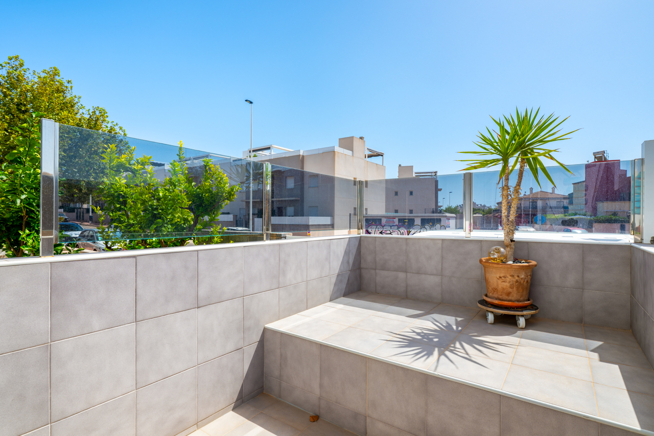 For sale - 4 Bedroom 3 Bathroom Town House in Torrevieja - Costa Blanca  - Alicante