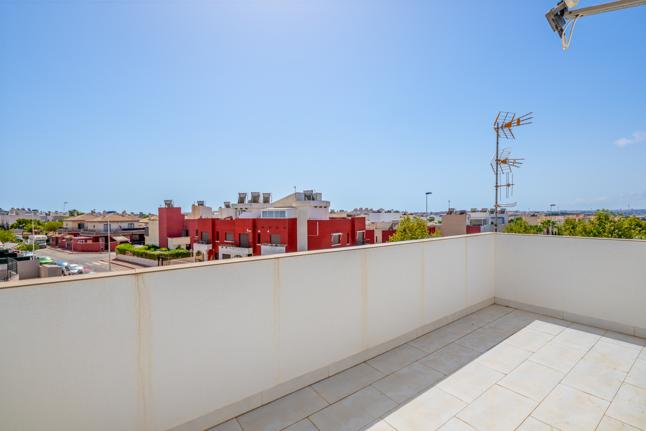 For sale - 4 Bedroom 3 Bathroom Town House in Torrevieja - Costa Blanca  - Alicante
