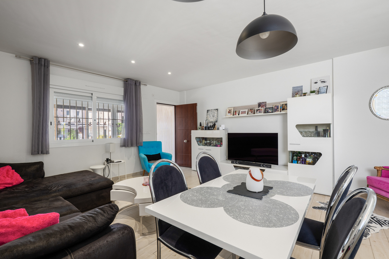 For sale - 4 Bedroom 3 Bathroom Town House in Torrevieja - Costa Blanca  - Alicante