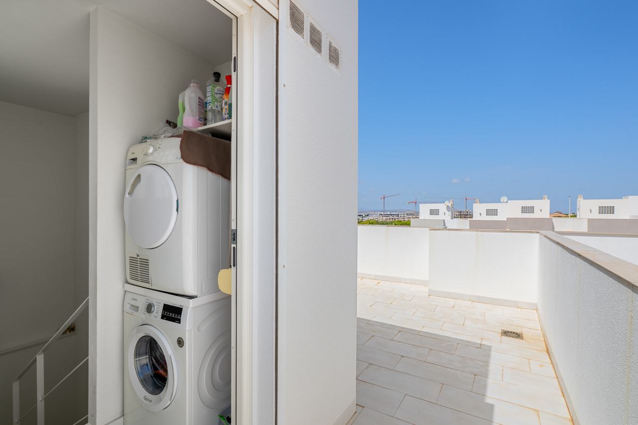 For sale - 4 Bedroom 3 Bathroom Town House in Torrevieja - Costa Blanca  - Alicante
