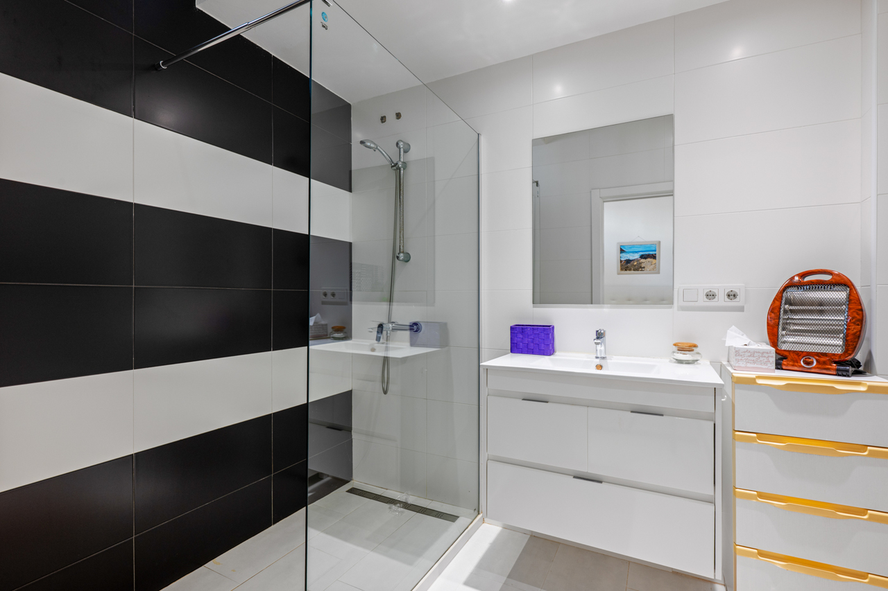 For sale - 4 Bedroom 3 Bathroom Town House in Torrevieja - Costa Blanca  - Alicante