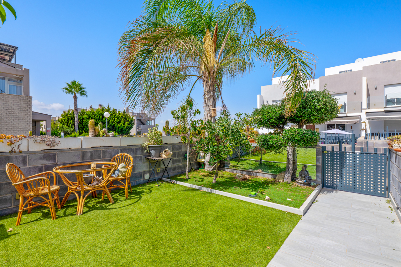 For sale - 4 Bedroom 3 Bathroom Town House in Torrevieja - Costa Blanca  - Alicante